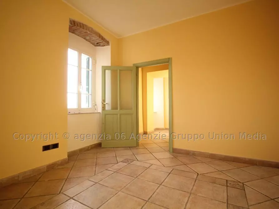 Immagine 12 di Appartamento in vendita  a Ortonovo