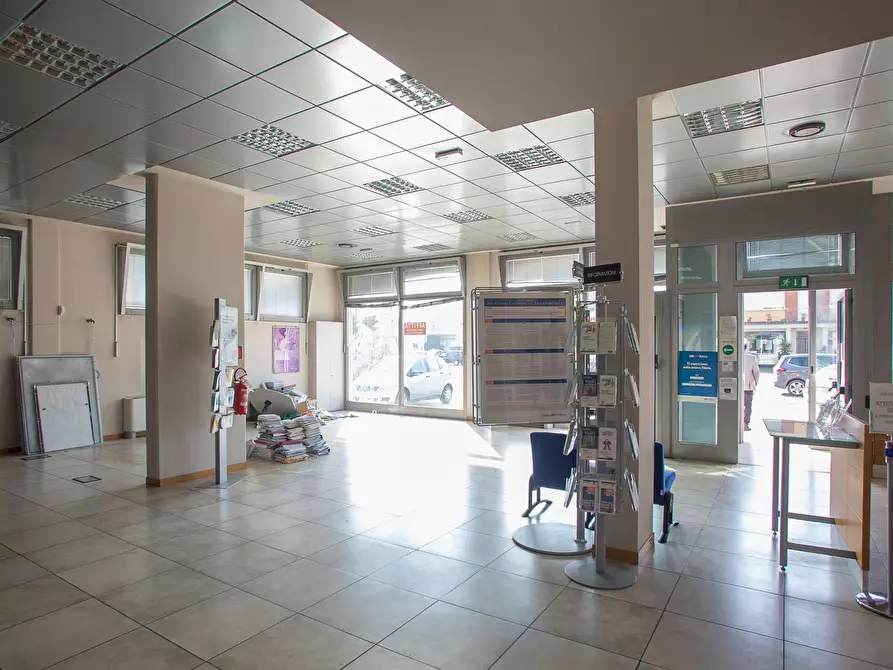 Immagine 9 di Locale commerciale in vendita  a Santarcangelo Di Romagna