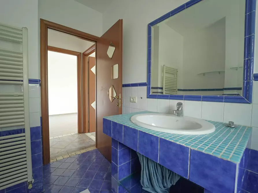 Immagine 12 di Trilocale in vendita  in Viale Tocra 10A a Rimini