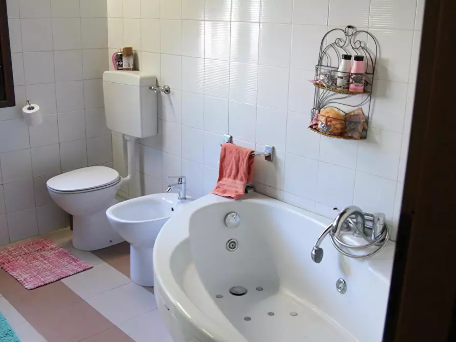 Immagine 30 di Villa in vendita  in Via Tomassini 18 a Borghi