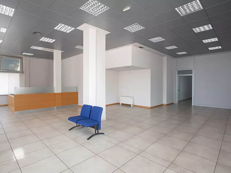 Immagine 6 di Locale commerciale in vendita  a Santarcangelo Di Romagna