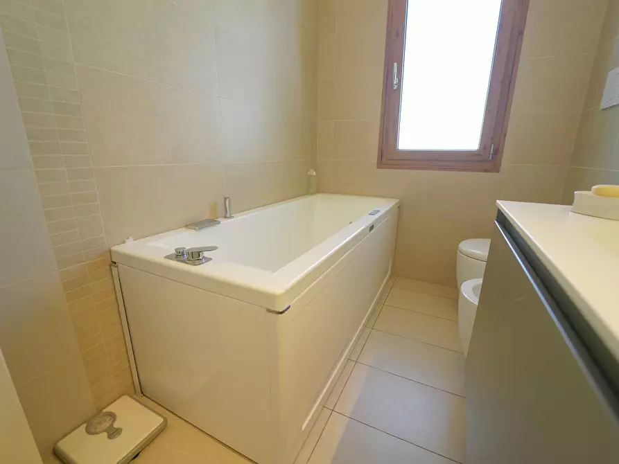 Immagine 13 di Trilocale in vendita  in Via Giovanni Amendola 3 a Rimini