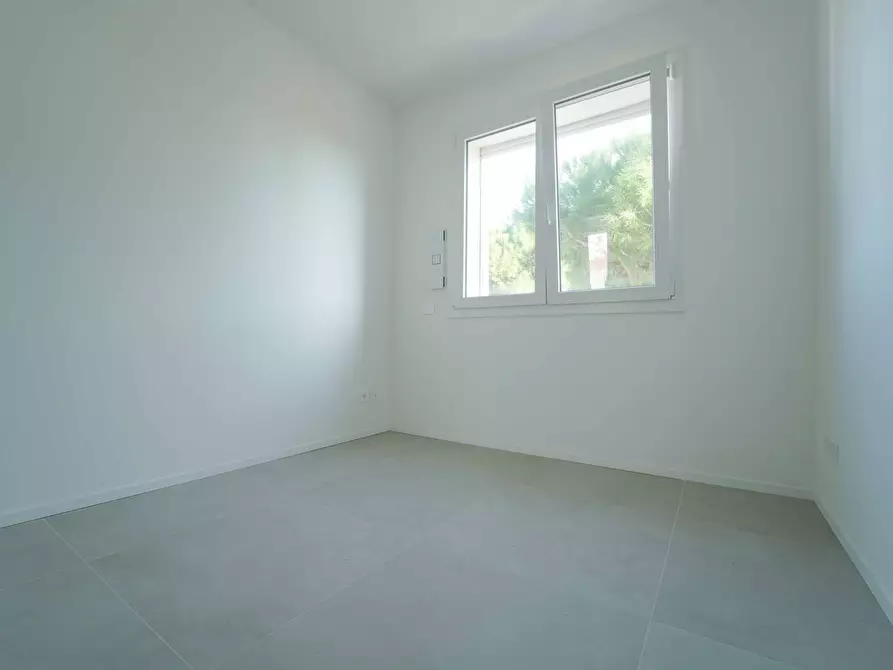 Immagine 7 di Quadrilocale in vendita  in Via Niccolò Tommaseo 100 a Rimini