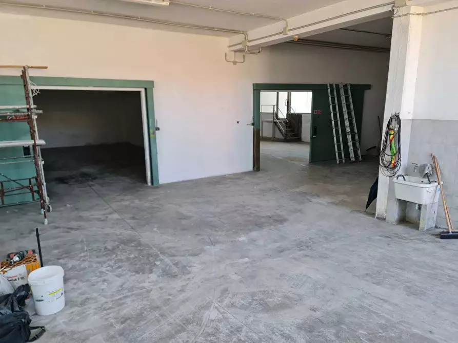 Immagine 5 di Magazzino in affitto  in Via Marecchiese 273b a Rimini