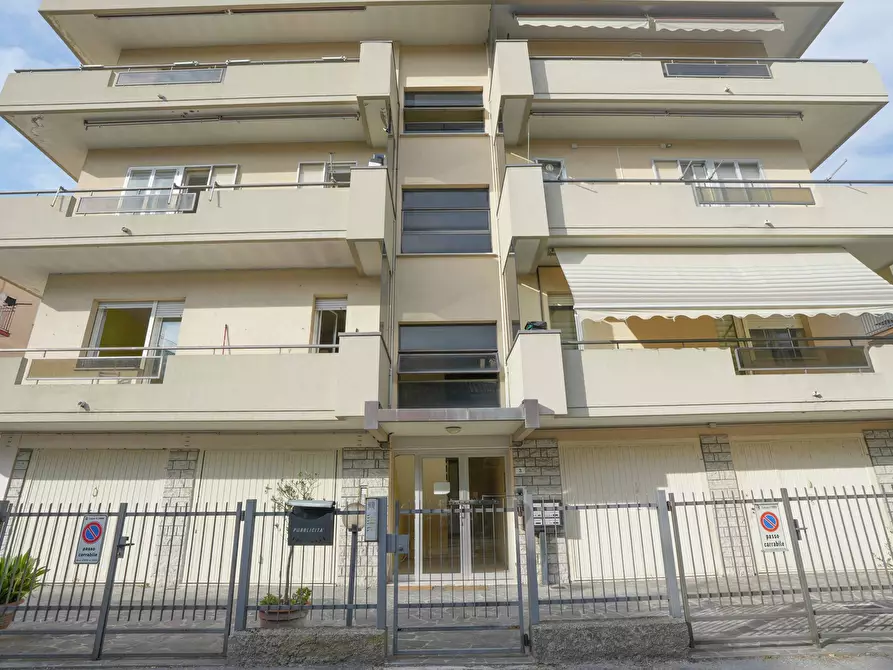 Immagine 21 di Quadrilocale in vendita  in Via Giovanni Ruffini 9 a Rimini