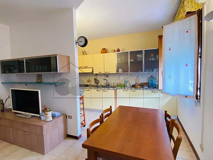 Immagine 4 di Trilocale in vendita  in Piazza Garibaldi 9 a Follo