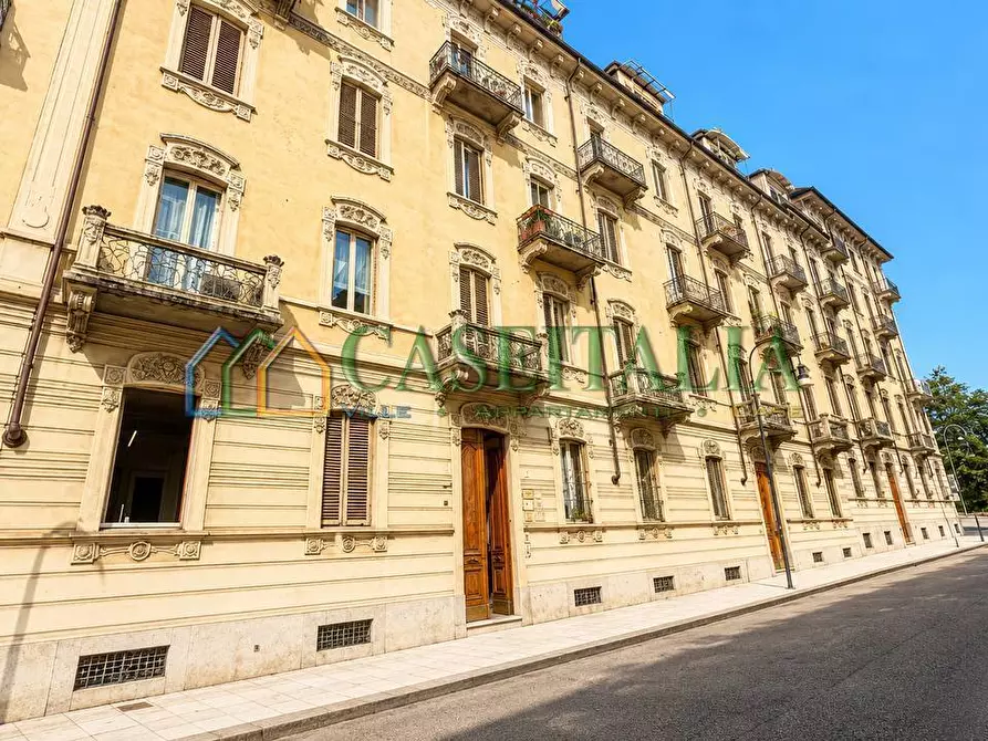 Immagine 1 di Quadrilocale in vendita  in Via Vincenzo Vela 40 a Torino