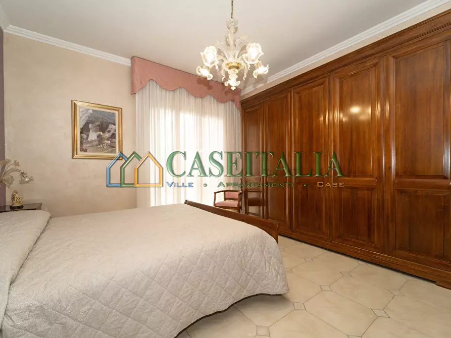 Immagine 16 di Quadrilocale in vendita  in Piazza Kennedy 17 a Beinasco