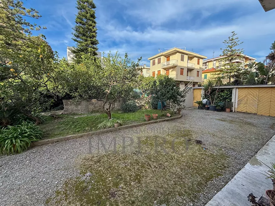 Immagine 20 di Quadrilocale in vendita  in Via 1º Maggio 60 a Bordighera