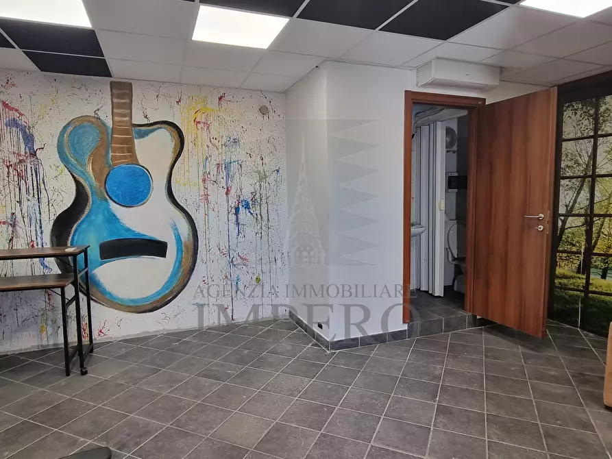 Immagine 1 di Locale commerciale in vendita  in Via San Secondo 35D a Ventimiglia