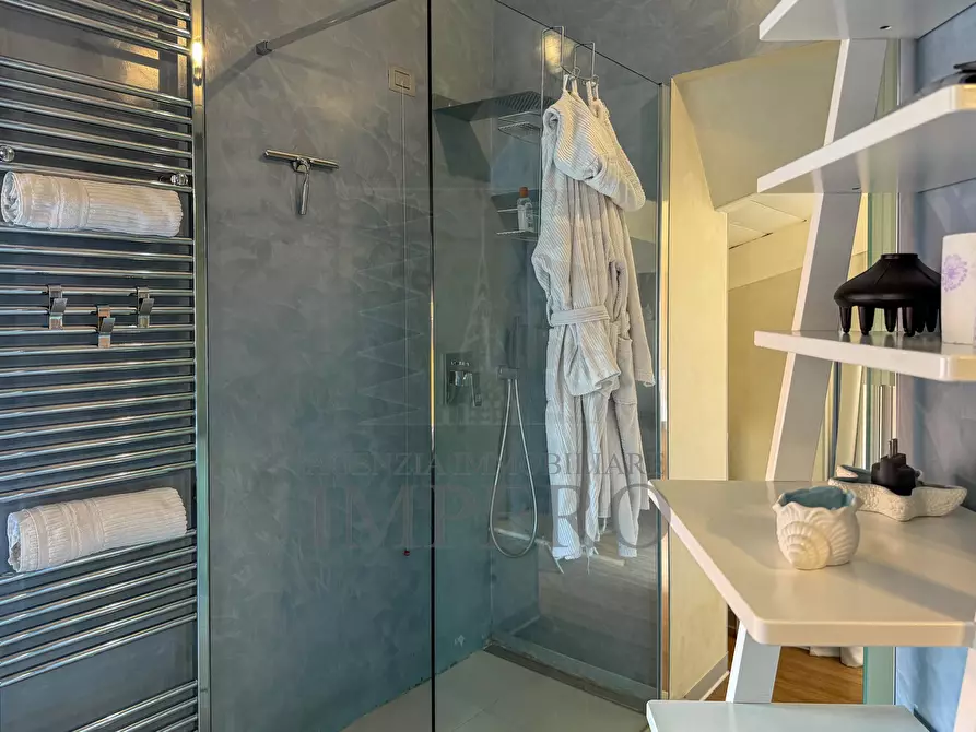 Immagine 11 di Bilocale in vendita  in Via Vittorio Emanuele II 60 a Bordighera