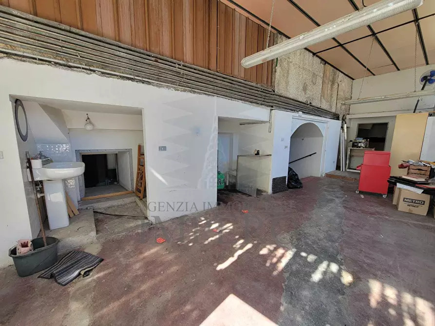 Immagine 50 di Magazzino in vendita  in Strada Statale 1 35 a Camporosso