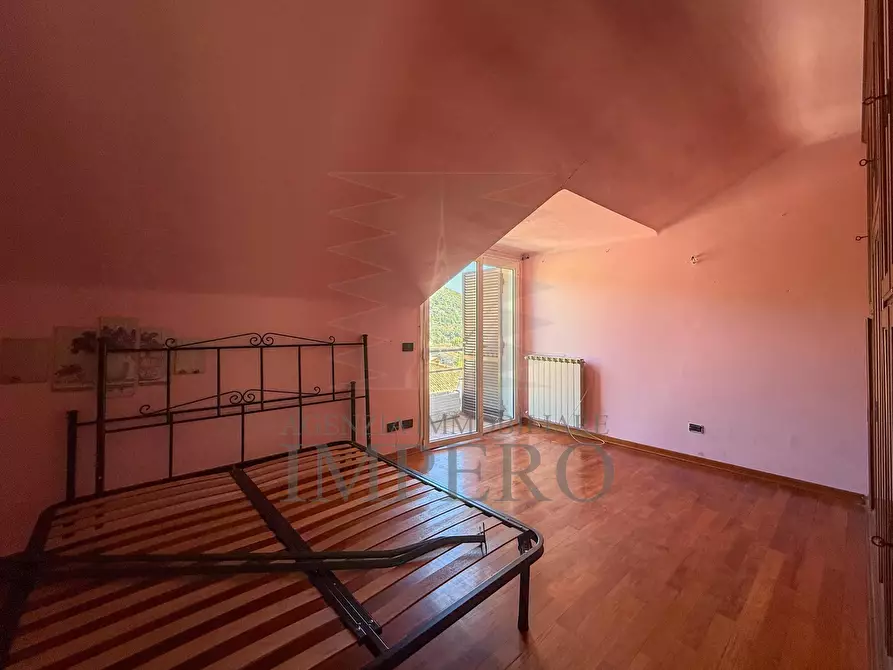 Immagine 8 di Pentalocale in vendita  in Località Gray 14 a Camporosso