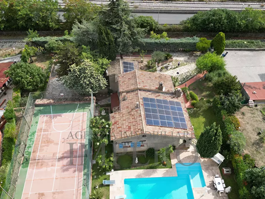 Immagine 2 di Villa in vendita  in Via Gallardi 63 a Ventimiglia