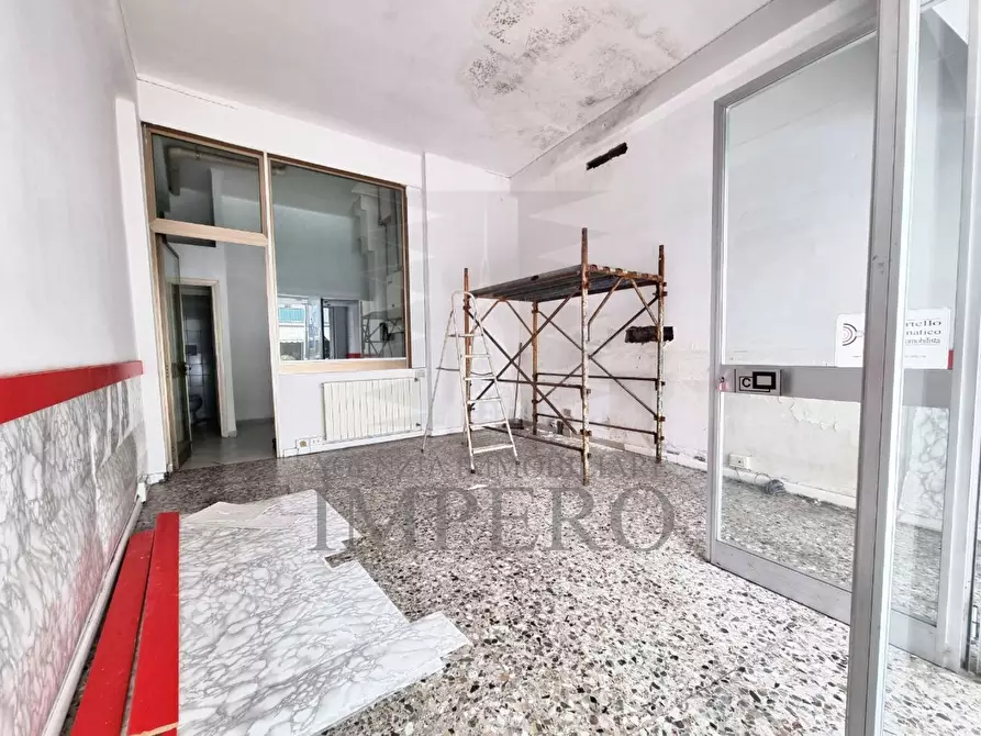 Immagine 14 di Locale commerciale in vendita  in Via Colonnello Aprosio 102 a Vallecrosia