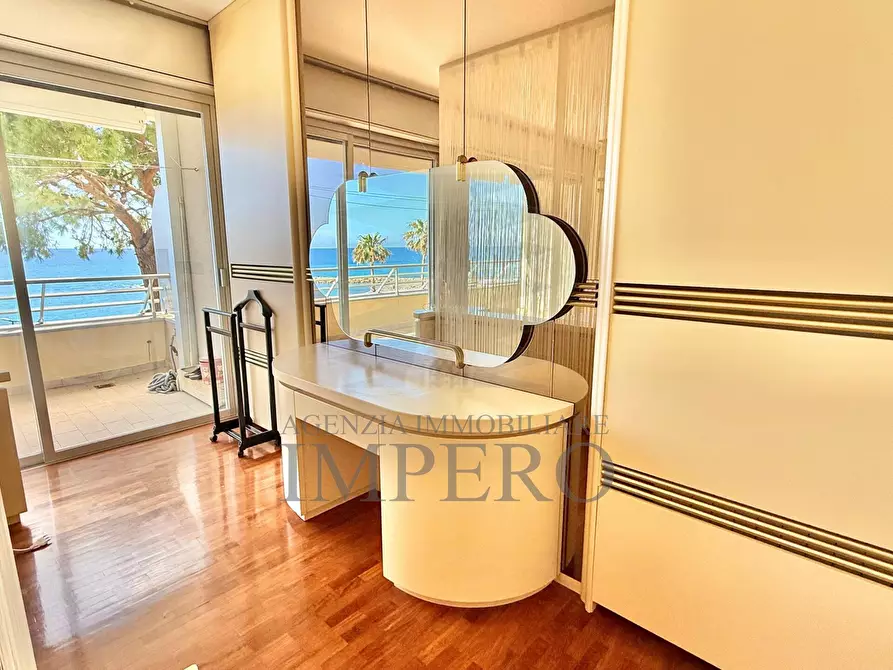 Immagine 41 di Pentalocale in vendita  in Lungomare Varaldo 67 a Ventimiglia