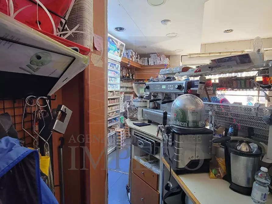 Immagine 4 di Locale commerciale in vendita  in Via Aurelia 150 a Bordighera