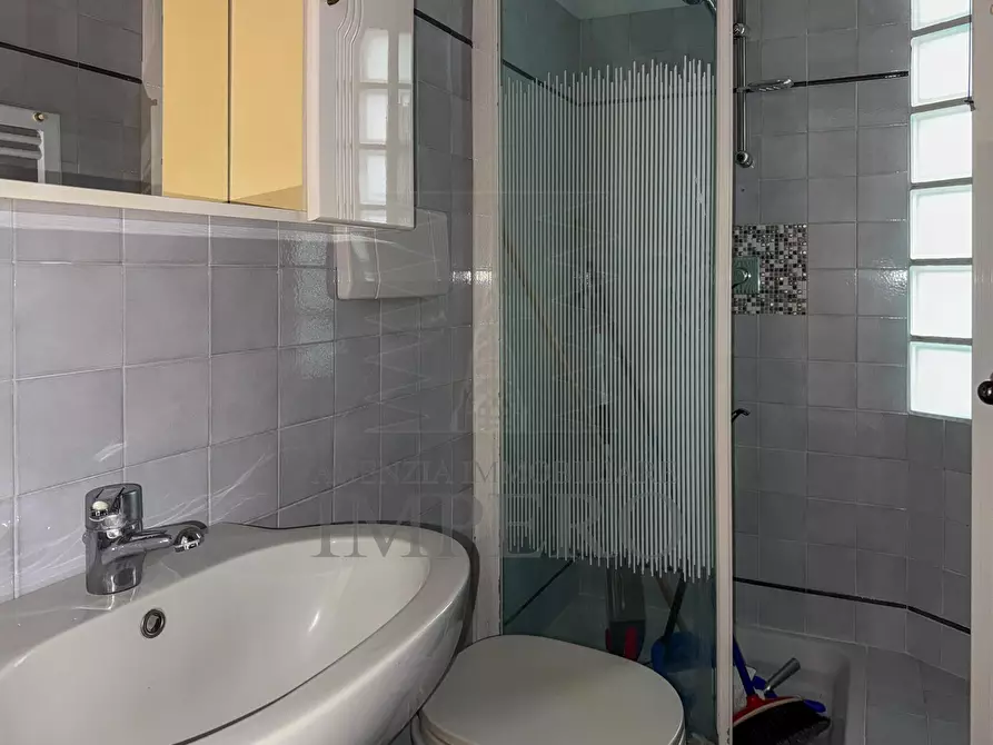 Immagine 17 di Pentalocale in vendita  in Località Gray 14 a Camporosso