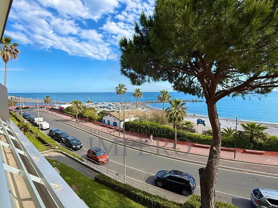 Immagine 52 di Pentalocale in vendita  in Lungomare Varaldo 67 a Ventimiglia