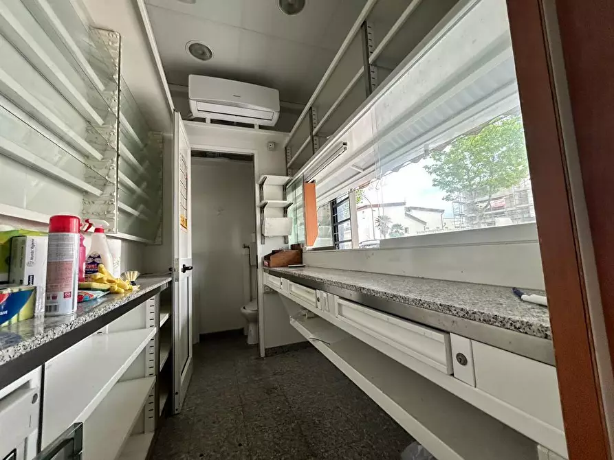 Immagine 5 di Locale commerciale in vendita  a Francavilla Al Mare