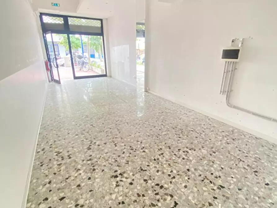 Immagine 2 di Locale commerciale in vendita  a Francavilla Al Mare