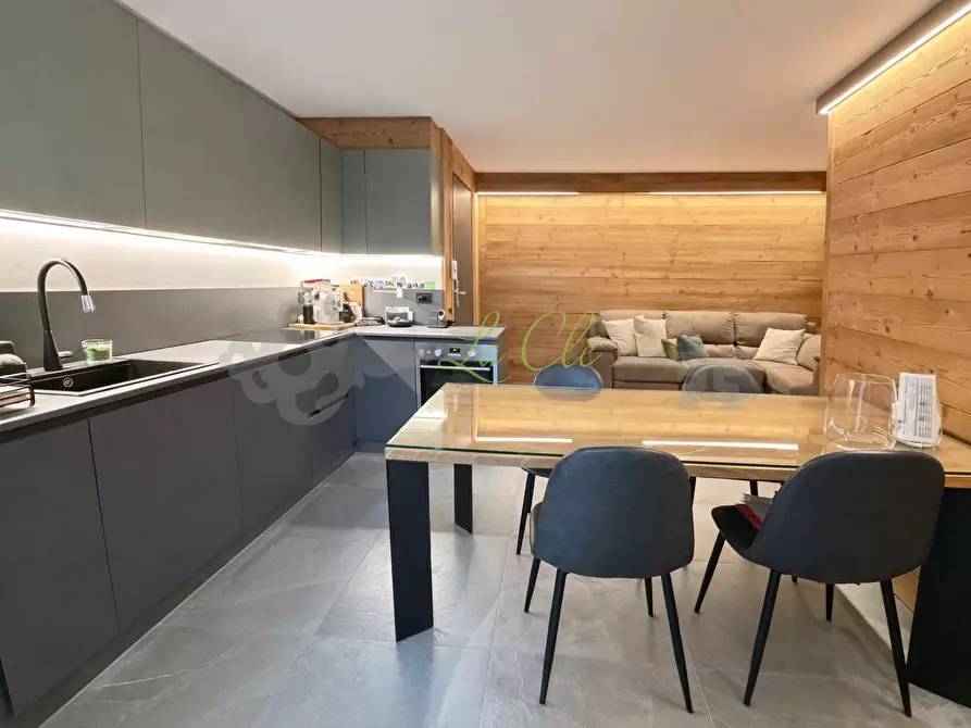 Immagine 9 di Trilocale in vendita  a Courmayeur