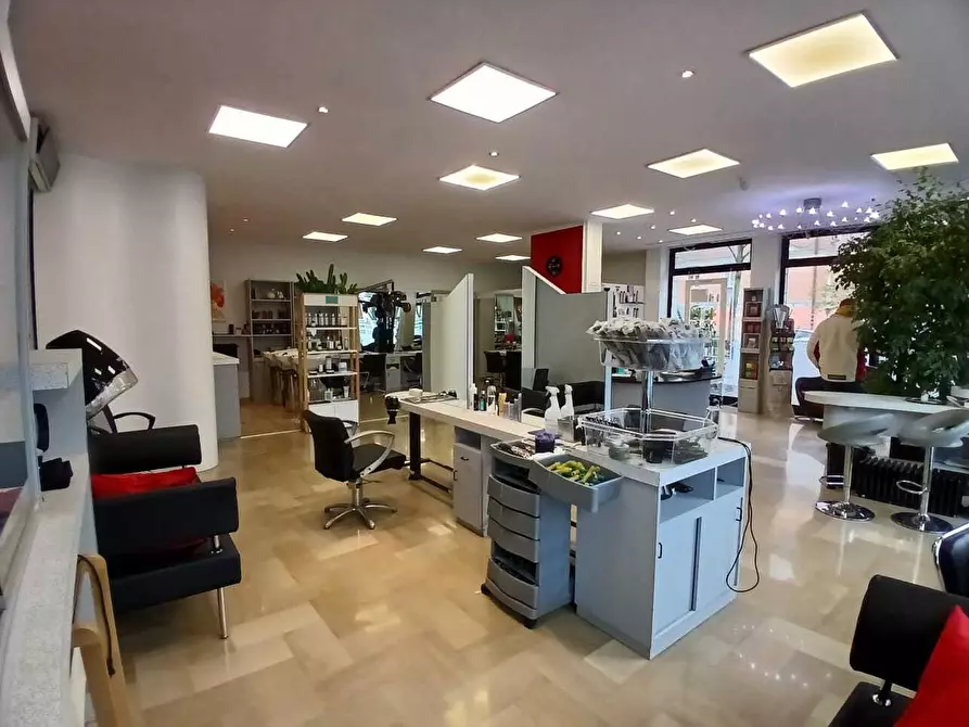 Immagine 5 di Locale commerciale in vendita  in Via della Pace 486 a Vignola