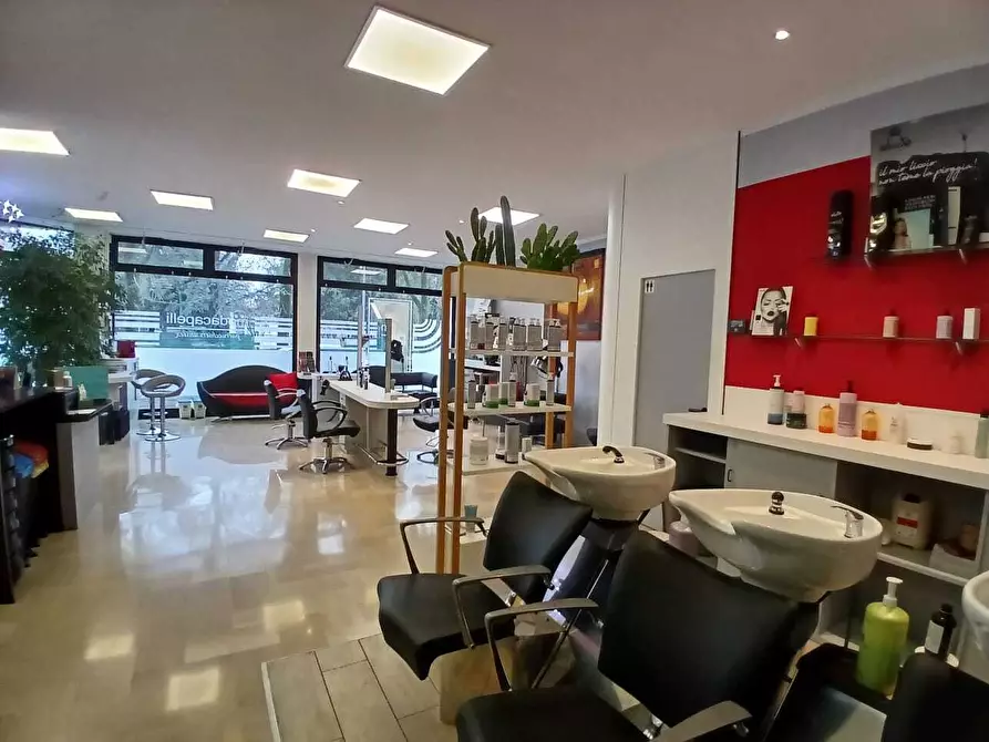 Immagine 9 di Locale commerciale in vendita  in Via della Pace 486 a Vignola