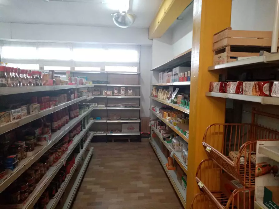 Immagine 7 di Locale commerciale in vendita  a Narni