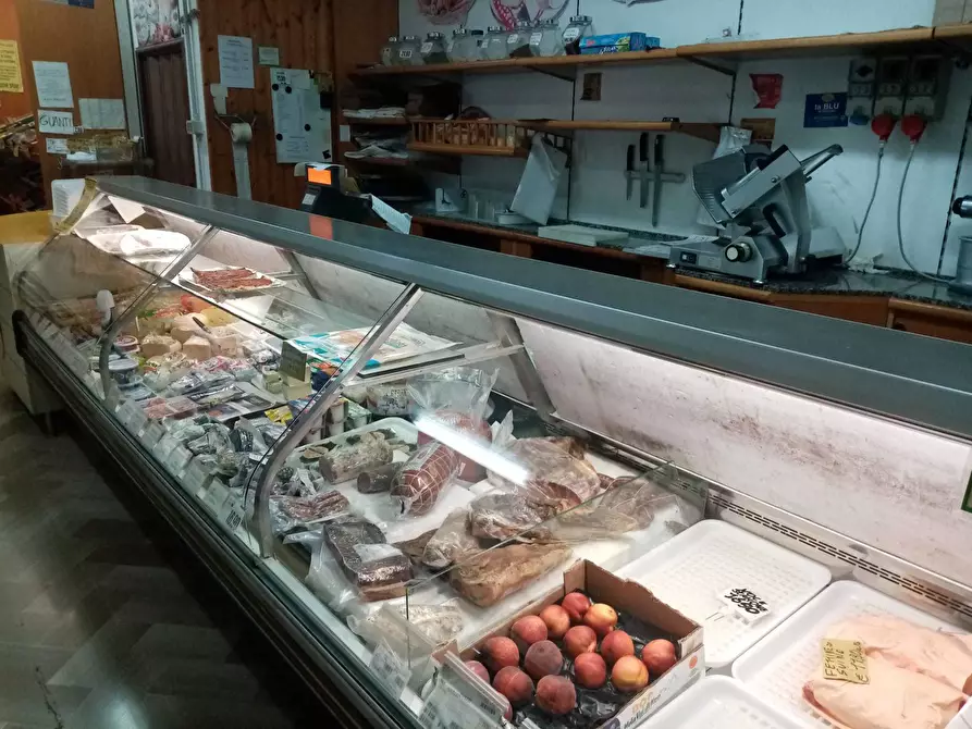 Immagine 4 di Locale commerciale in vendita  a Narni