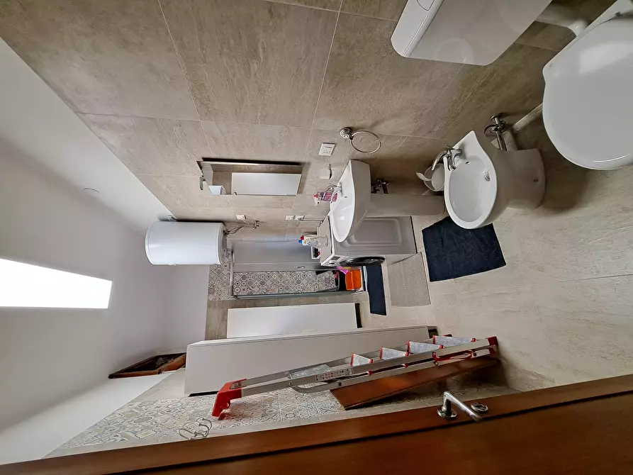 Immagine 5 di Stanza singola in vendita  a Rovigo