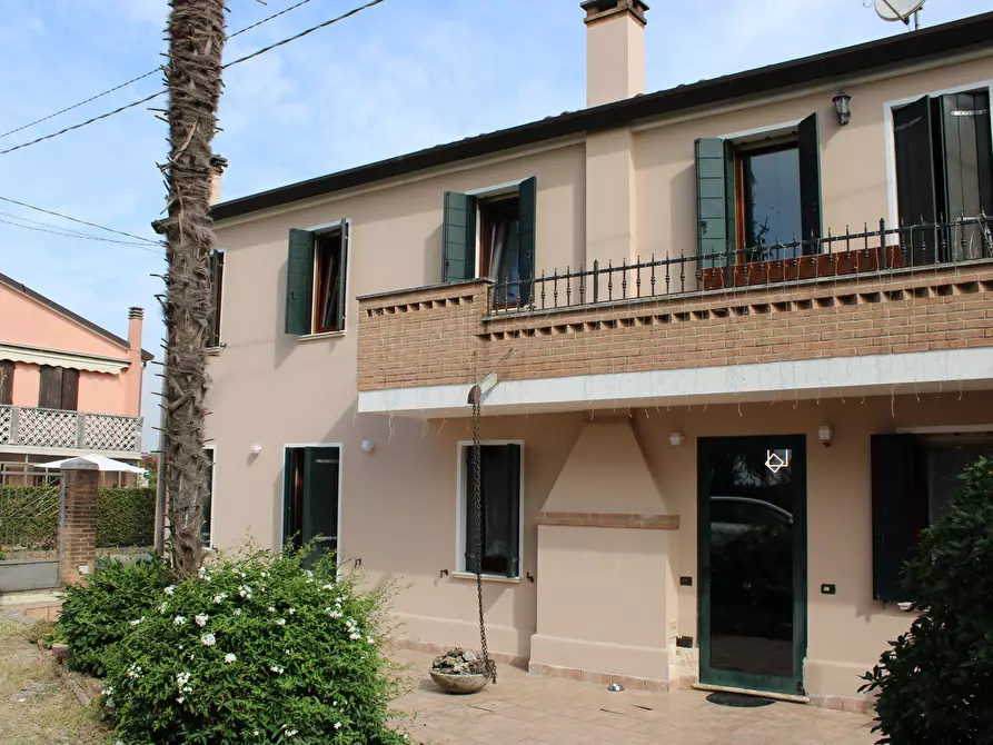 Immagine 1 di Casa bifamiliare in vendita  in Via Pastrengo a Rovigo