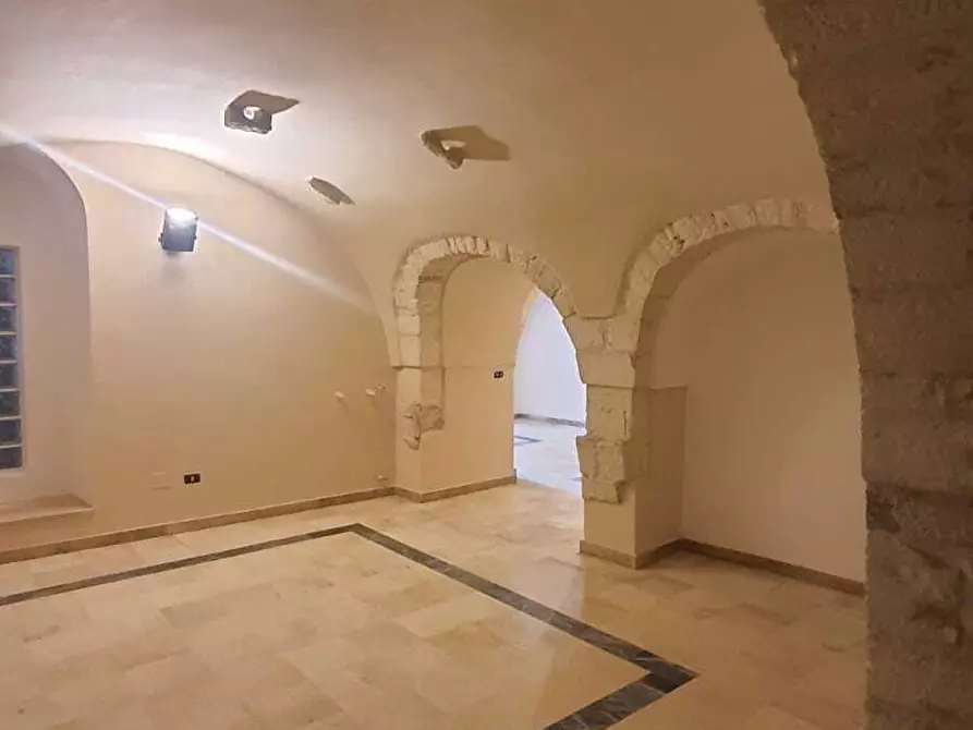 Immagine 7 di Locale commerciale in affitto  in Corso Umberto I a Casamassima