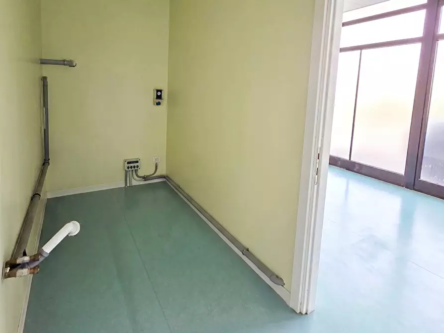 Immagine 19 di Locale commerciale in affitto  in Via Orzinuovi a Brescia