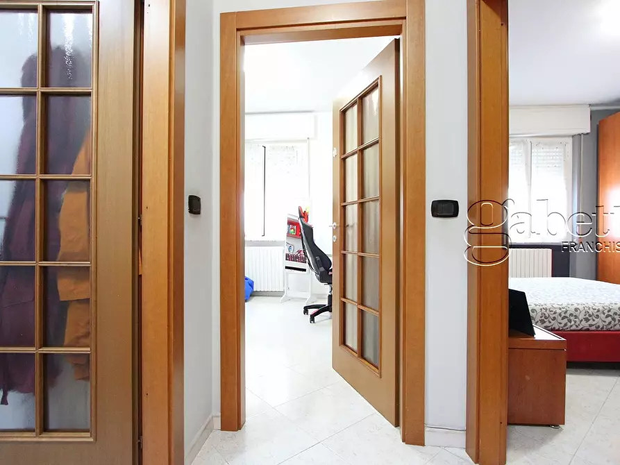 Immagine 19 di Trilocale in vendita  in Via Guglielmo Marconi a Pogliano Milanese