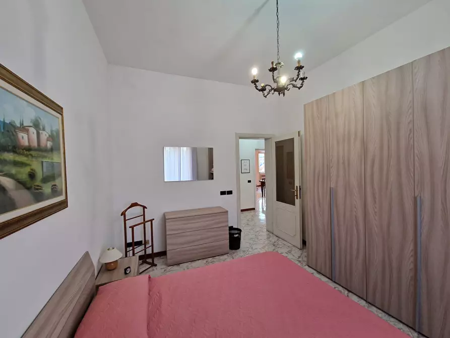 Immagine 13 di Quadrilocale in affitto  a Lucca