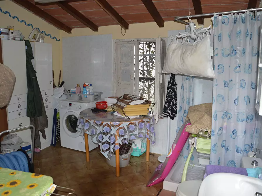 Immagine 32 di Rustico / casale in vendita  in vai elle chiesa a Lucca