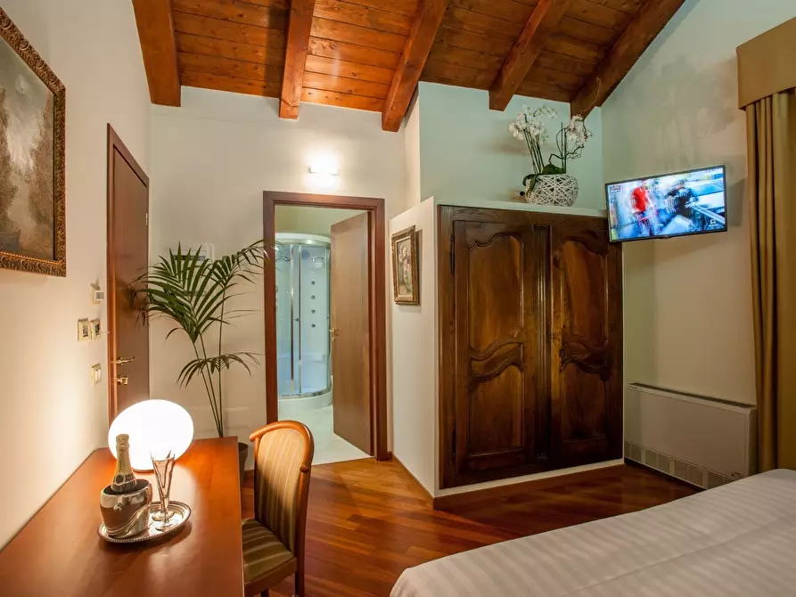 Immagine 9 di Affittacamere in vendita  in Via Vittorio Emanuele II a Lucca