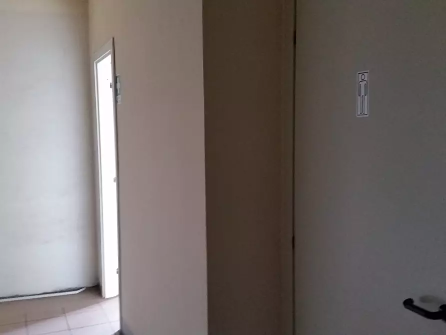 Immagine 16 di Ufficio in affitto  in via di tempagnano a Lucca