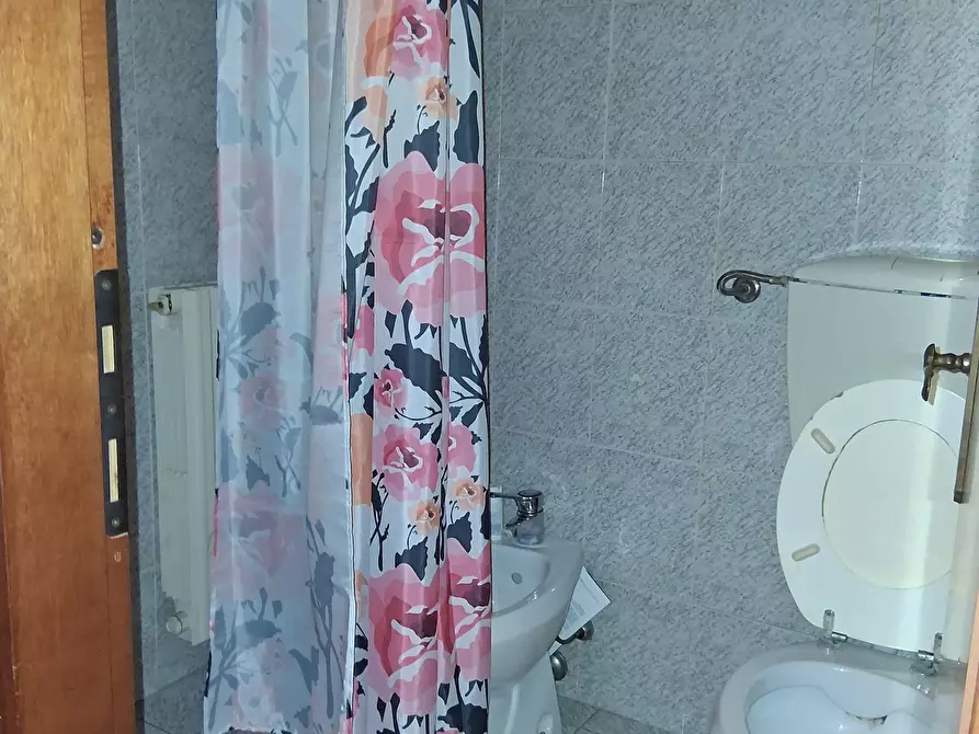 Immagine 8 di Ufficio in affitto  in Viale Puccini a Lucca