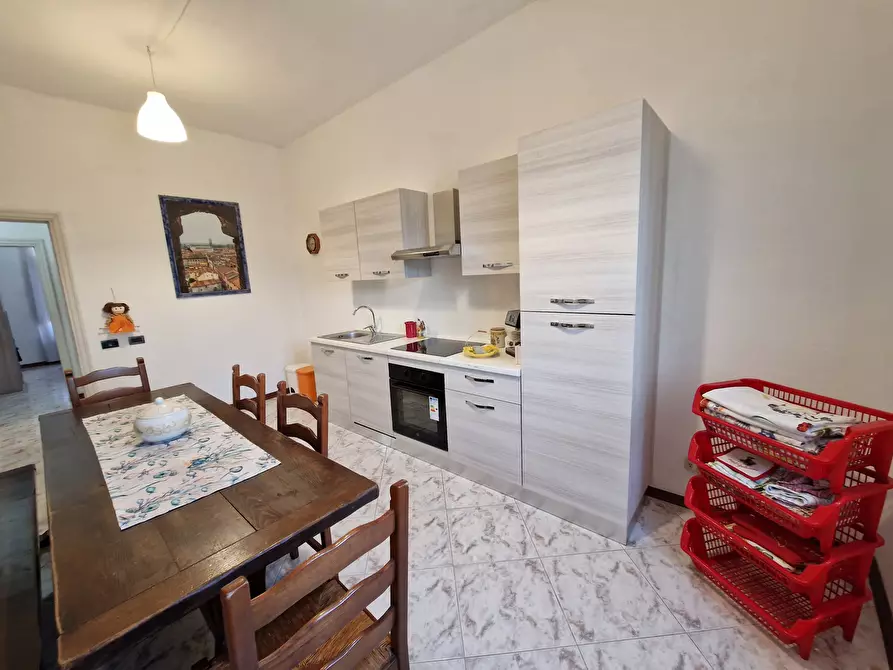 Immagine 5 di Quadrilocale in affitto  a Lucca