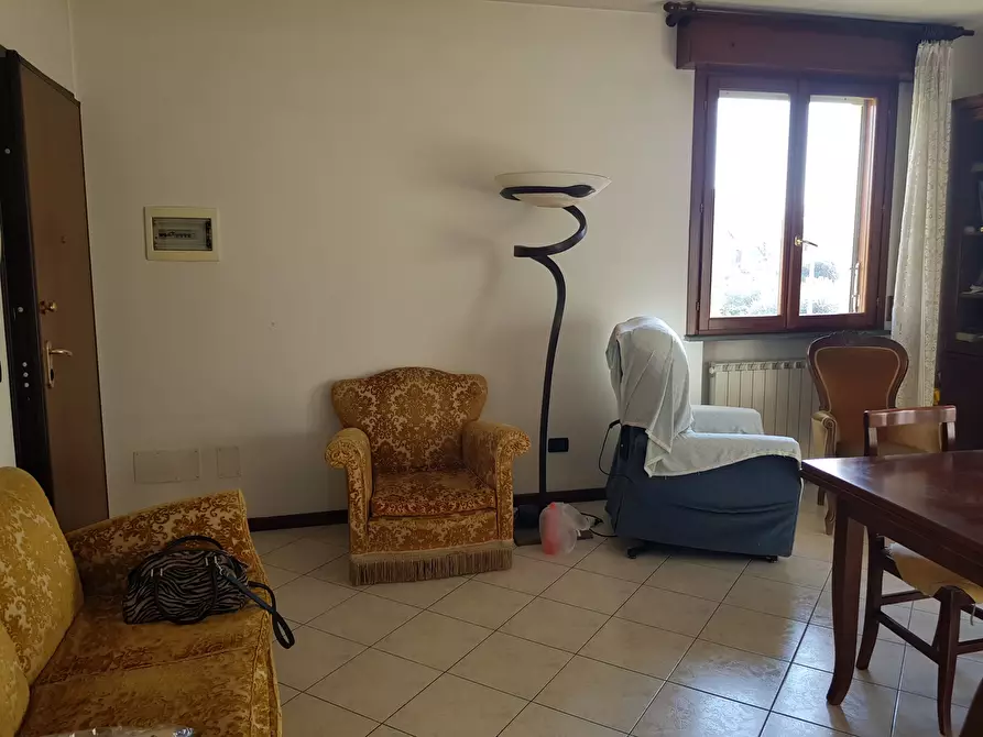 Immagine 5 di Trilocale in vendita  in Via Romana a Capannori