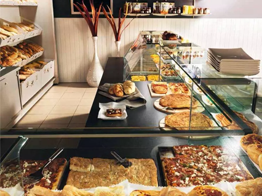 Immagine 9 di Attività commerciale in vendita  in Viale G. Puccini 82 a Lucca