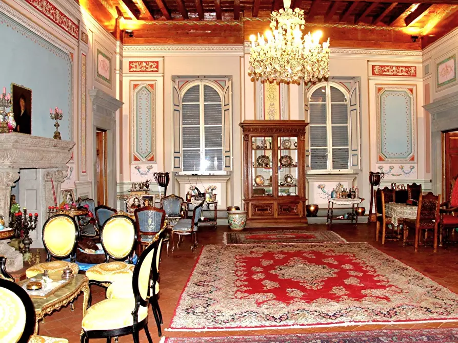 Immagine 1 di Pentalocale in vendita  in piazza san pietro somali a Lucca