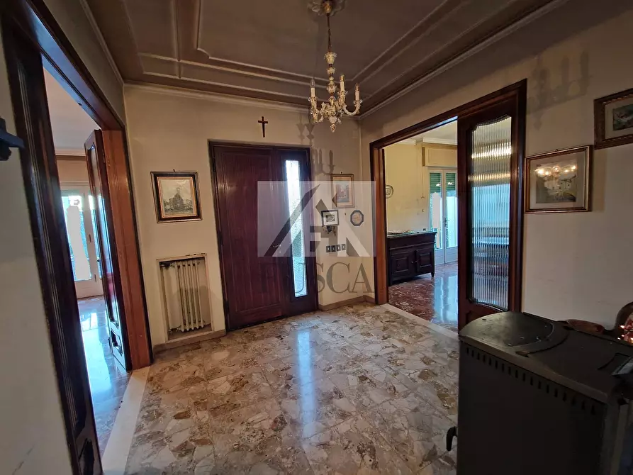Immagine 12 di Villa in vendita  in Viale Lazzaro Papi a Lucca