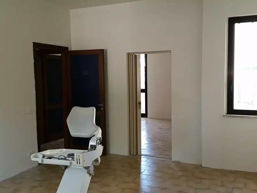 Immagine 4 di Ufficio in vendita  in Viale G. Puccini a Lucca