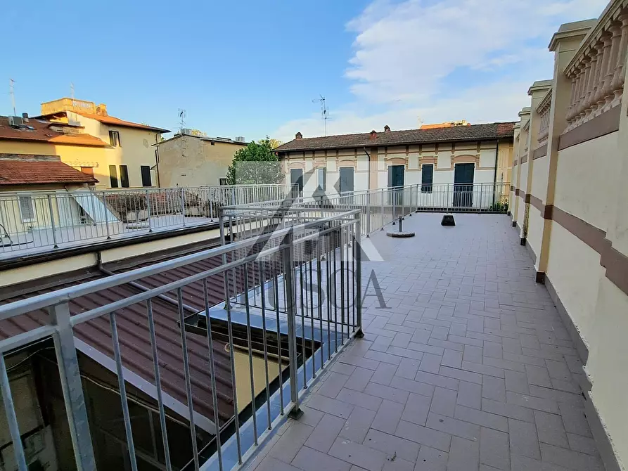 Immagine 4 di Palazzo in vendita  in via carrara 23 a Viareggio