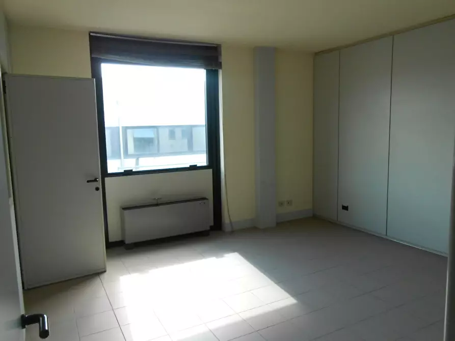 Immagine 7 di Ufficio in affitto  in via di tempagnano a Lucca