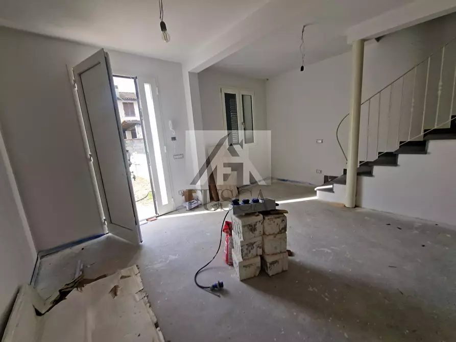 Immagine 4 di Casa bifamiliare in vendita  in Via dei Leri a Lucca