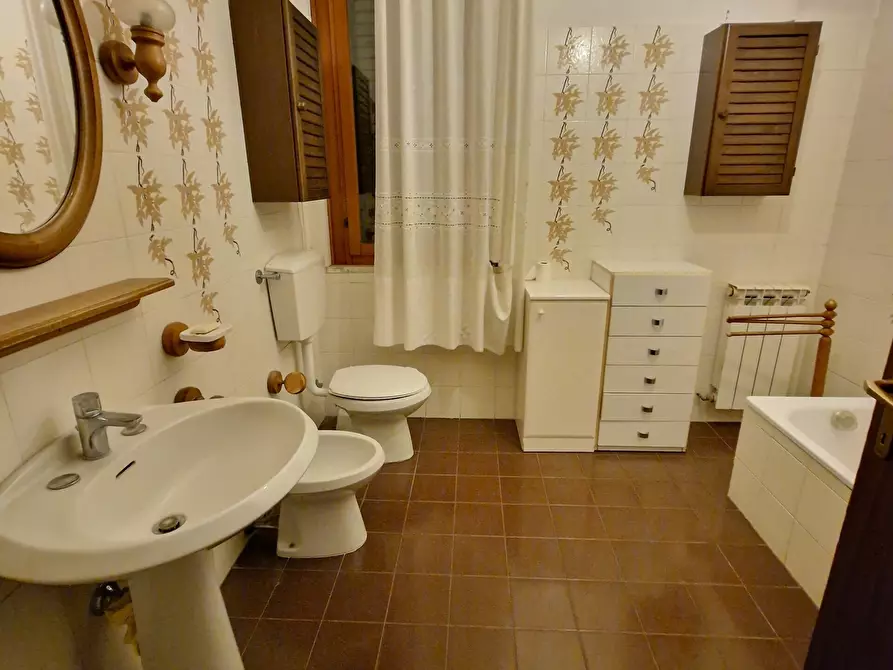 Immagine 7 di Pentalocale in vendita  in Via Giacomo Matteotti 405 a Lucca